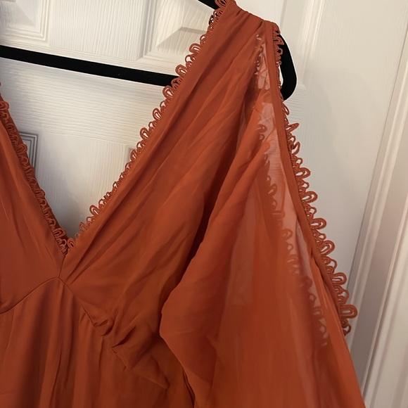 ASOS DESIGN cold shoulder tiered midi dress with lace insert in rust - Picture 6 of 6